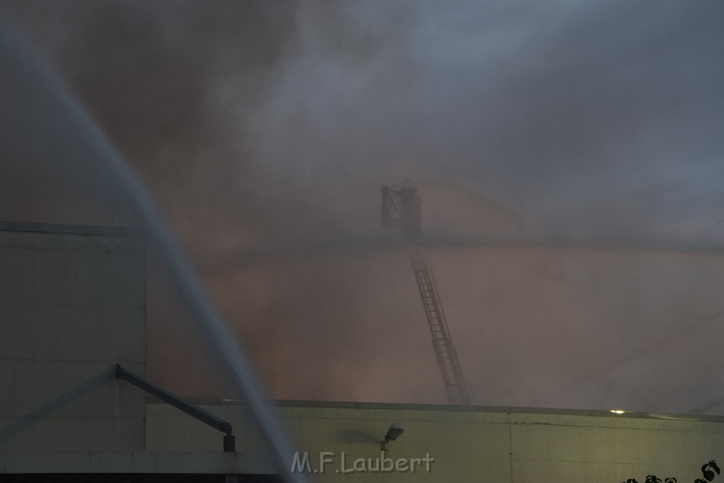 Grossbrand Halle Troisdorf Kriegsdorf Junkersring P318.JPG - Miklos Laubert